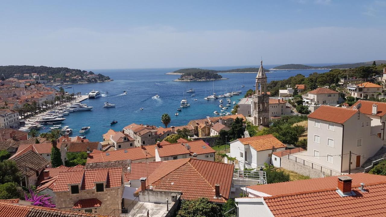 Apartments Bocin Rosso Hvar Town Extérieur photo