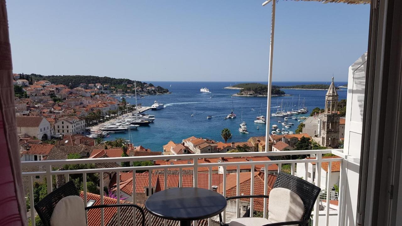 Apartments Bocin Rosso Hvar Town Extérieur photo