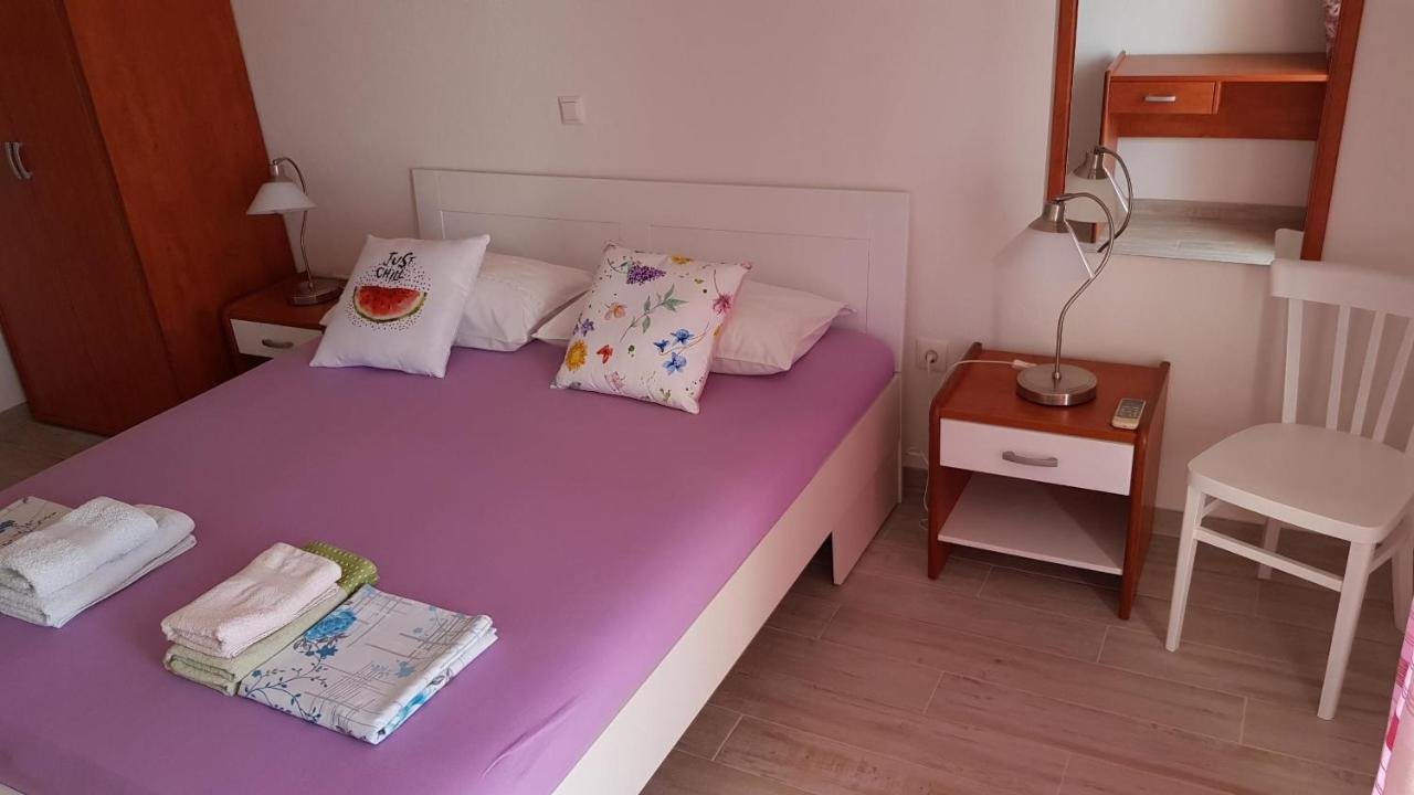 Apartments Bocin Rosso Hvar Town Extérieur photo