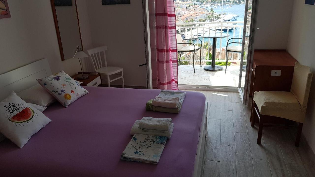 Apartments Bocin Rosso Hvar Town Extérieur photo