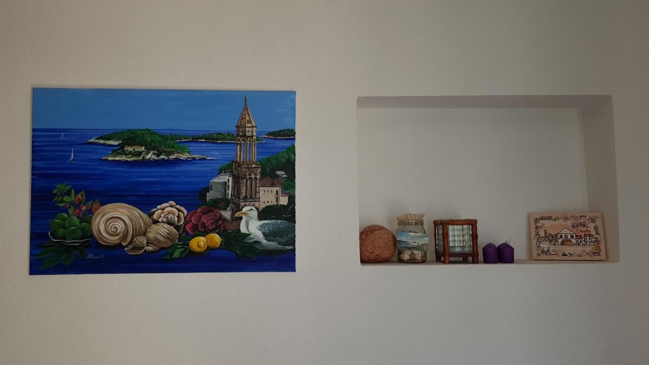 Apartments Bocin Rosso Hvar Town Extérieur photo