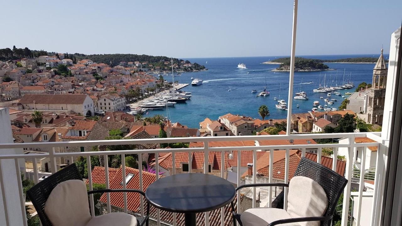 Apartments Bocin Rosso Hvar Town Extérieur photo