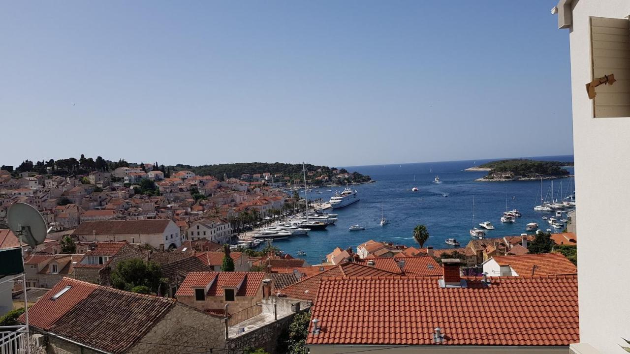 Apartments Bocin Rosso Hvar Town Extérieur photo