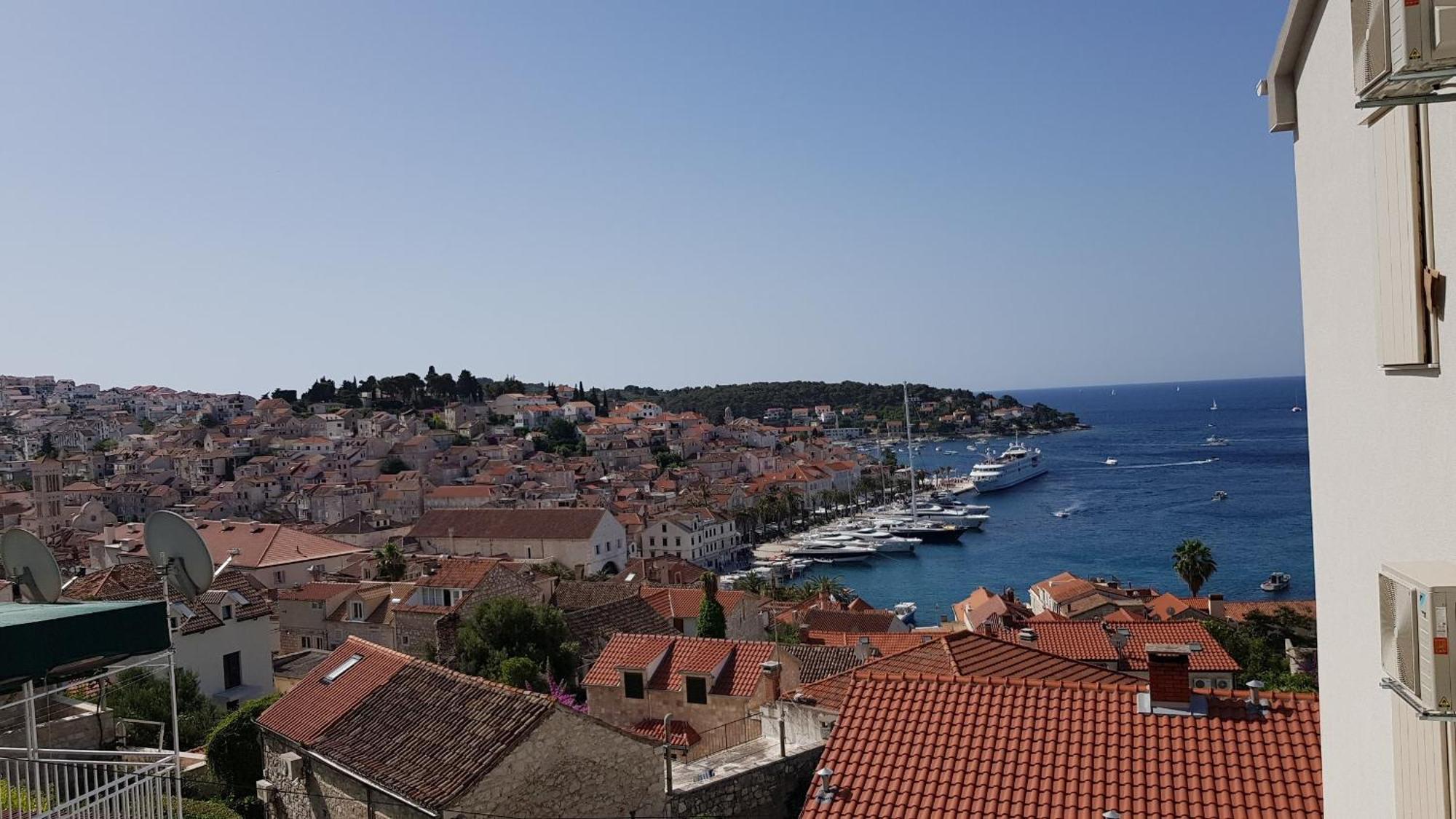 Apartments Bocin Rosso Hvar Town Extérieur photo