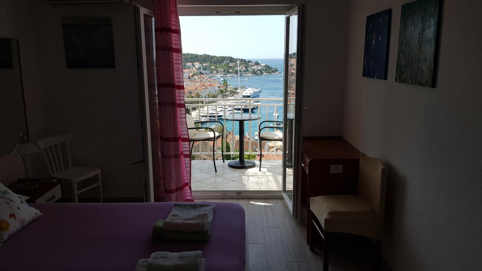 Apartments Bocin Rosso Hvar Town Extérieur photo