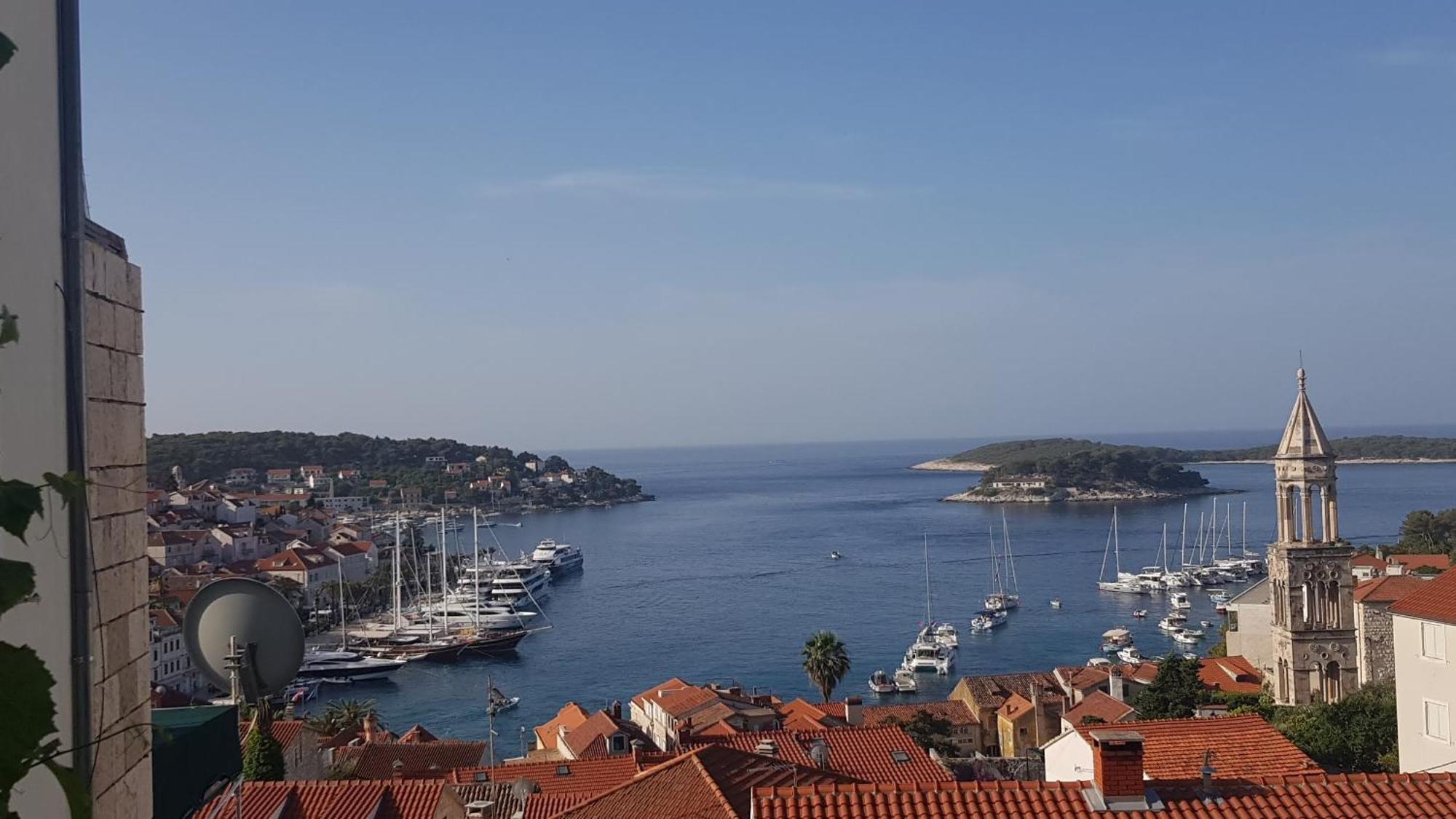 Apartments Bocin Rosso Hvar Town Extérieur photo