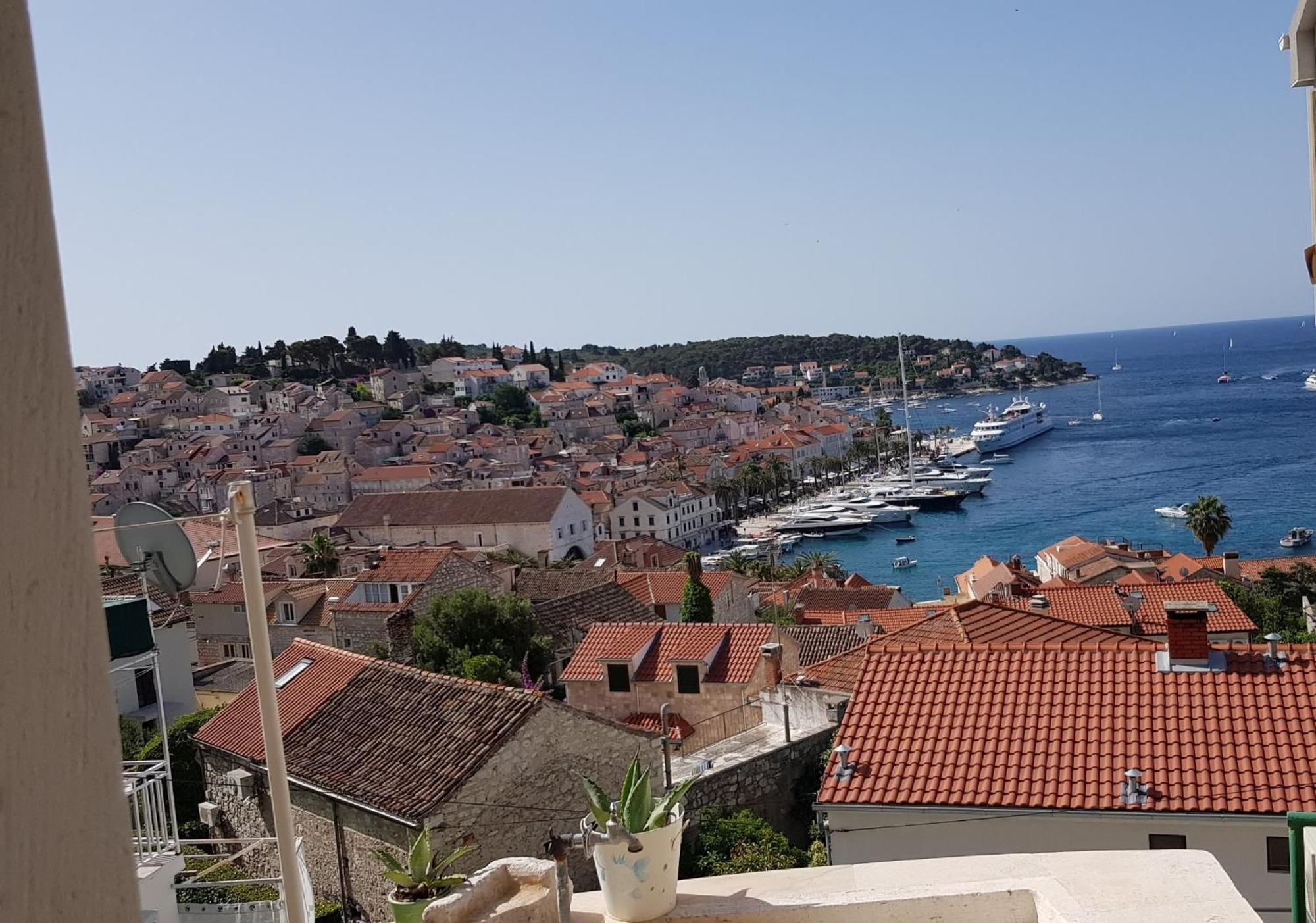 Apartments Bocin Rosso Hvar Town Extérieur photo