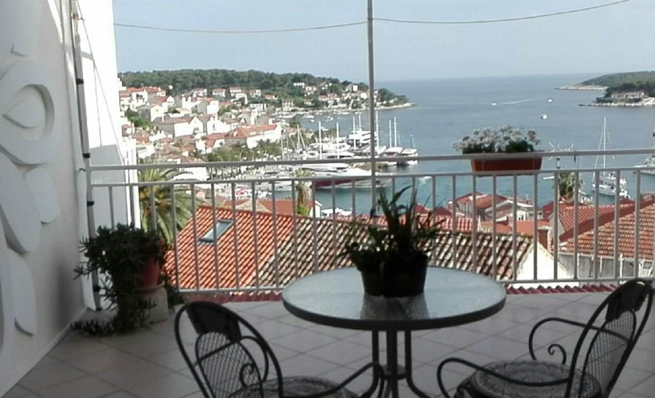 Apartments Bocin Rosso Hvar Town Extérieur photo