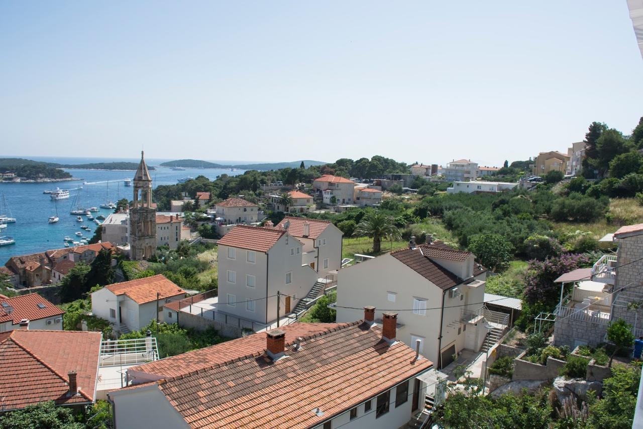 Apartments Bocin Rosso Hvar Town Extérieur photo