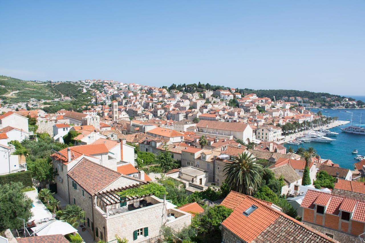 Apartments Bocin Rosso Hvar Town Extérieur photo