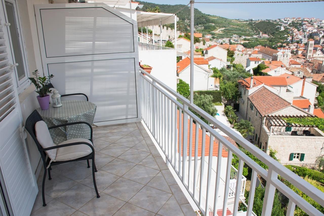 Apartments Bocin Rosso Hvar Town Extérieur photo
