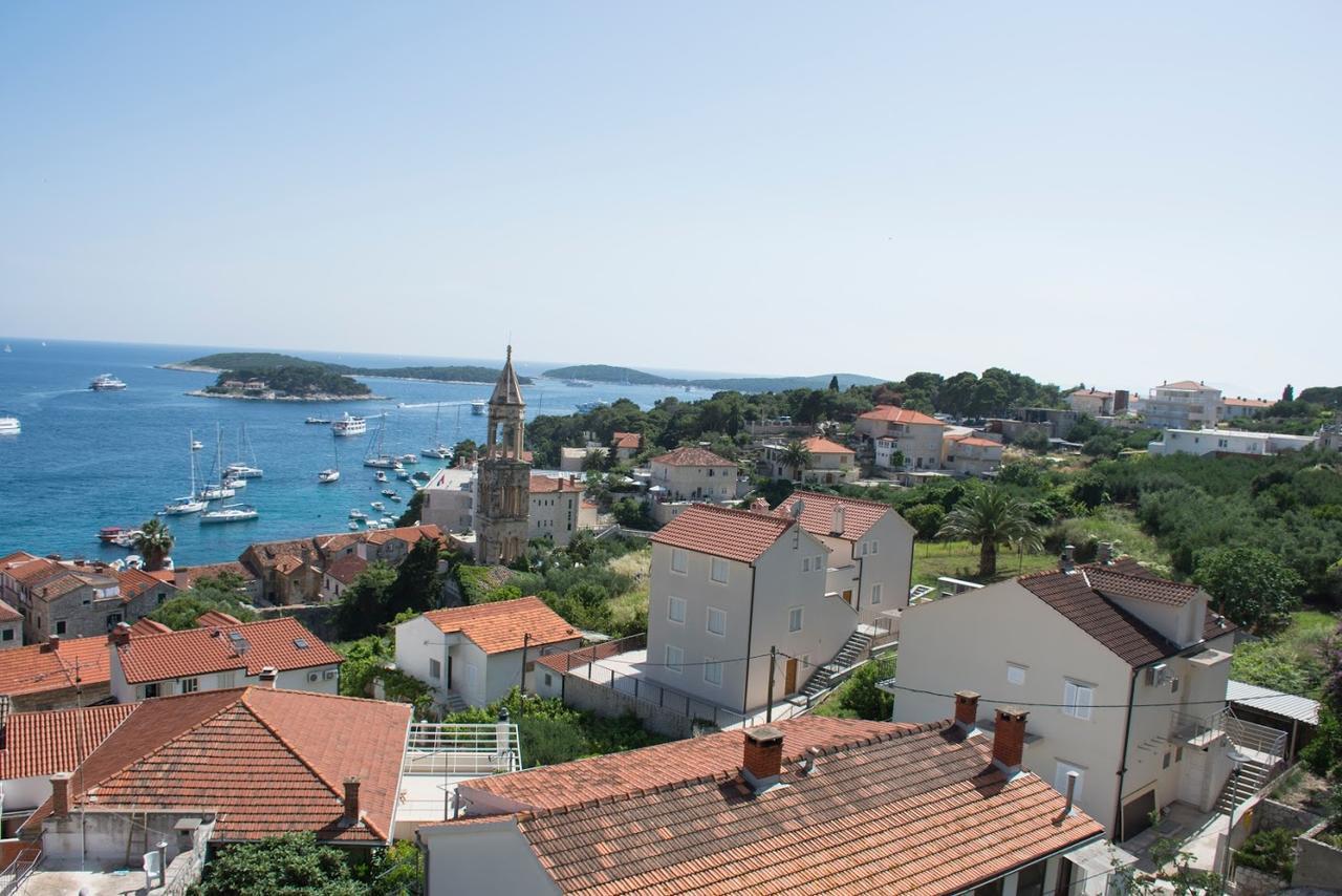 Apartments Bocin Rosso Hvar Town Extérieur photo